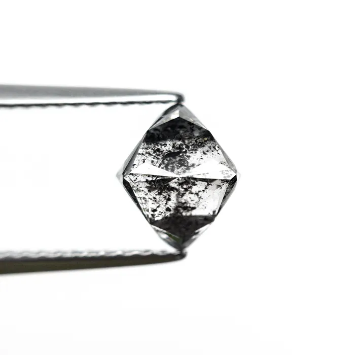 Earrings Misfit Diamonds 213ct 762x631x538mm Octahedron 2492901