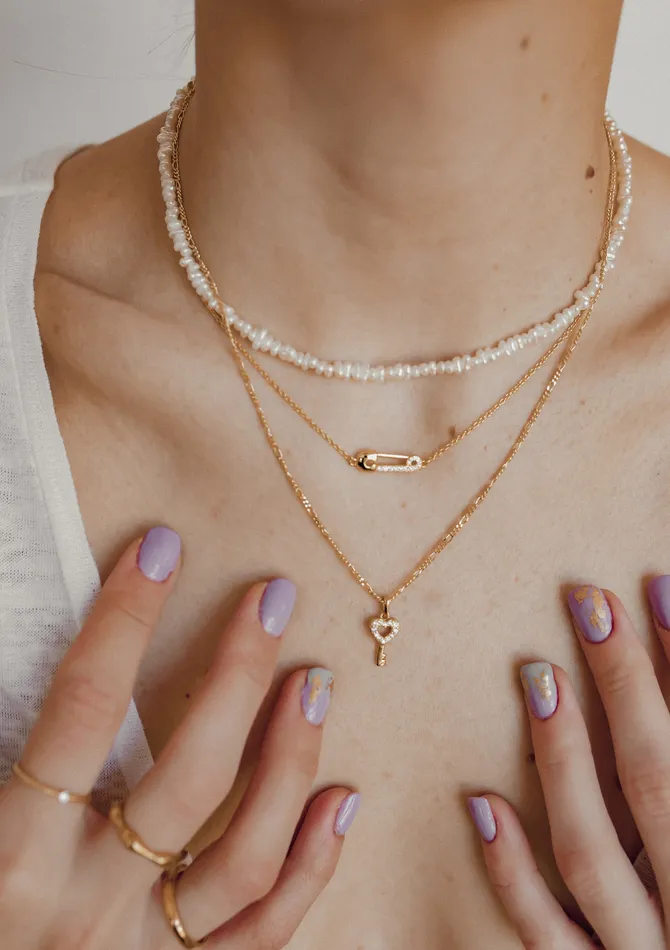 Necklaces Hey Happiness Bond Pendant for Loved Connected in Gold