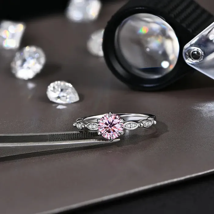 Rings Luxus Moissanite Silver or Gold 10ct Pink Moissanite Ring with Side Accent Stones
