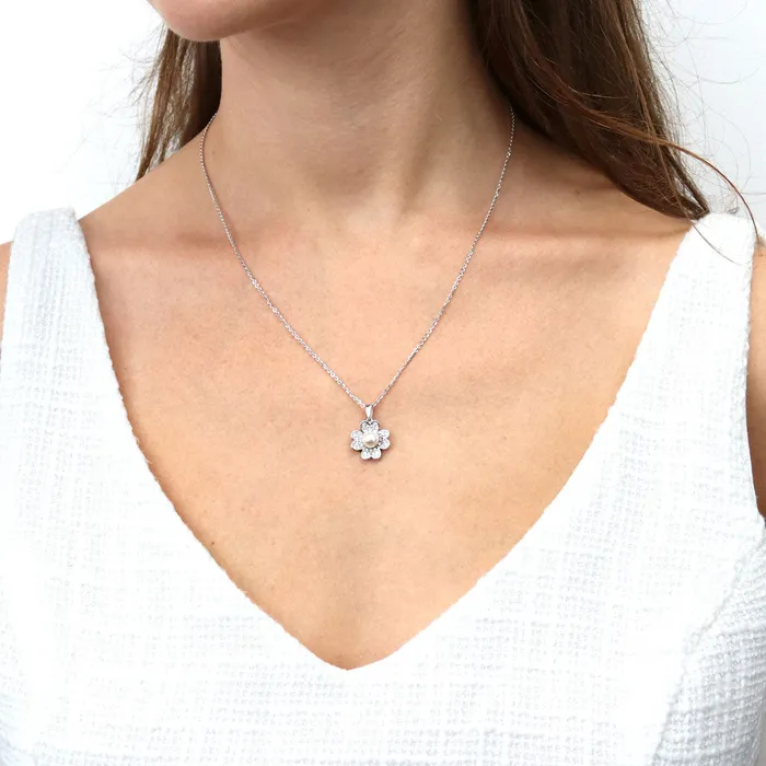 BERRICLE Necklaces Clover Imitation Pearl Necklace in Sterling Silver