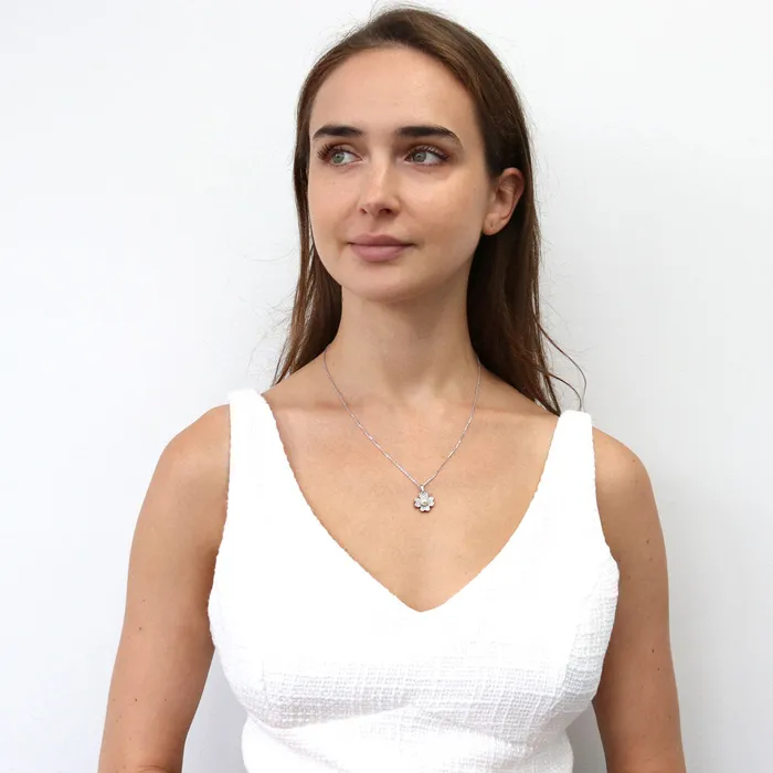BERRICLE Necklaces Clover Imitation Pearl Necklace in Sterling Silver