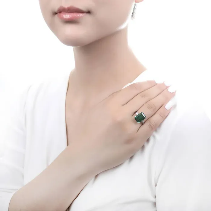 BERRICLE Rings Solitaire Simulated Emerald CZ Ring in Sterling Silver 85ct