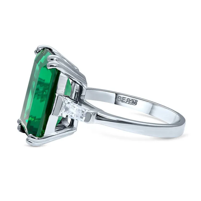 BERRICLE Rings Solitaire Simulated Emerald CZ Ring in Sterling Silver 85ct