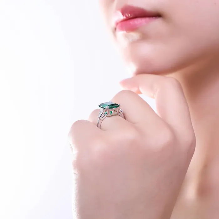 BERRICLE Rings Solitaire Simulated Emerald CZ Ring in Sterling Silver 85ct