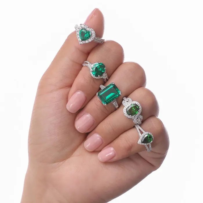 BERRICLE Rings Solitaire Simulated Emerald CZ Ring in Sterling Silver 85ct