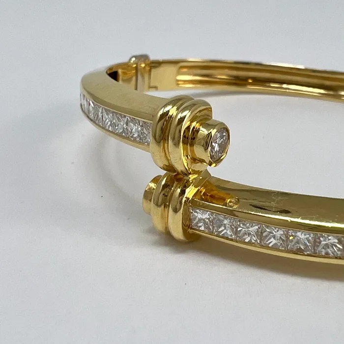 Bracelets Jewelry 18K Gold Hinged Bracelet with 22 Princess Cut Diamonds