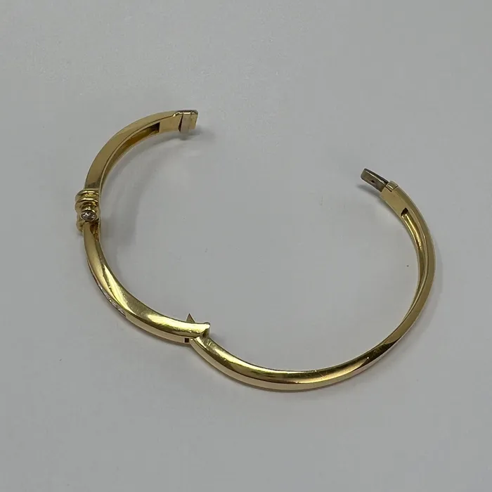 Bracelets Jewelry 18K Gold Hinged Bracelet with 22 Princess Cut Diamonds