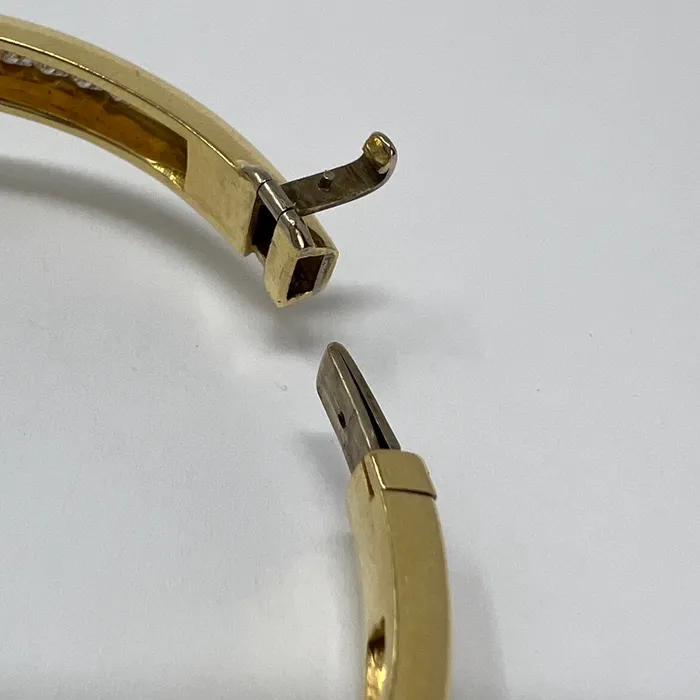Bracelets Jewelry 18K Gold Hinged Bracelet with 22 Princess Cut Diamonds