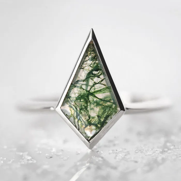 Capucinne Rings Zara Kite Moss Agate Ring