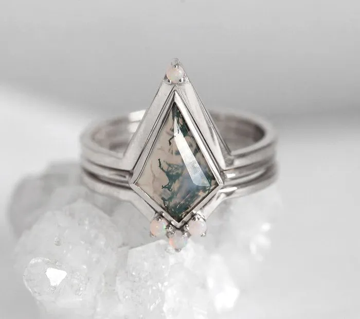 Capucinne Rings Zara Kite Moss Agate Ring
