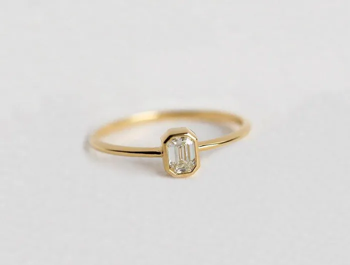 Elegant Solitaire EmeraldCut Diamond Engagement Ring Capucinne Rings