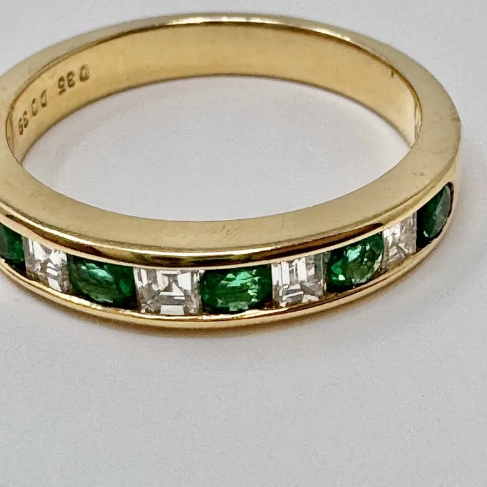 Rings Wakasuki 18K Gold Ring with 5 Diamonds and 6 Emeralds Wakasuki