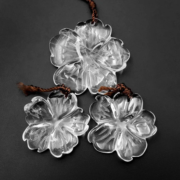 Hand Carved Natural Rock Crystal Quartz Flower Pendant Translucent Gemstone Bead Intrinsic Trading Necklaces